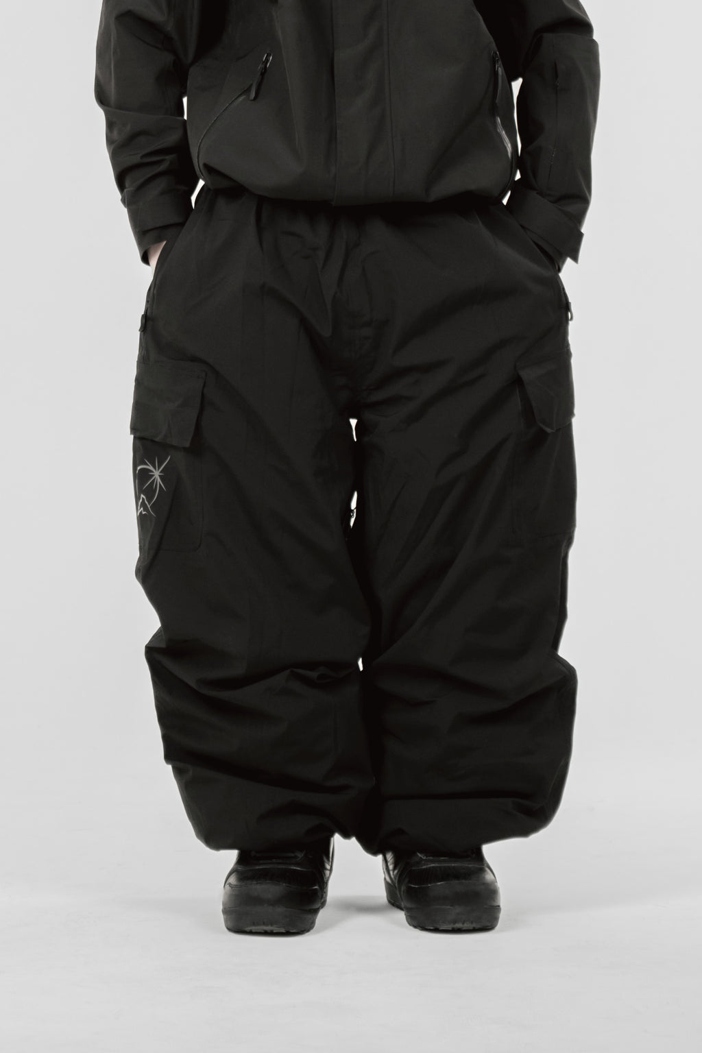 Person wearing a black Polar Pursuit snowsuiton a white background (Charles is 170cm 72kg wearing size L)