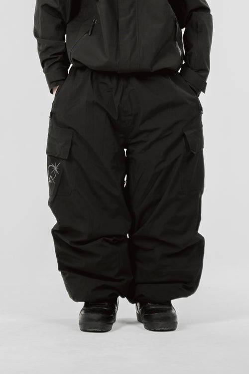 Person wearing a black Polar Pursuit snowsuiton a white background (Charles is 170cm 72kg wearing size L)